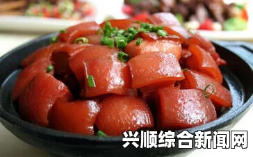 欲望的火花蜜汁肉桃：这道菜色泽诱人，口感酸甜可口，非常适合在欢聚时刻共享，让人欲罢不能。