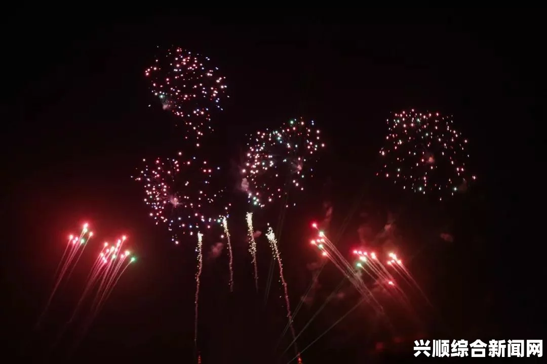 花火绽放夜空，流眼泪与翻白眼的浪漫瞬间，口水直流的美味盛宴