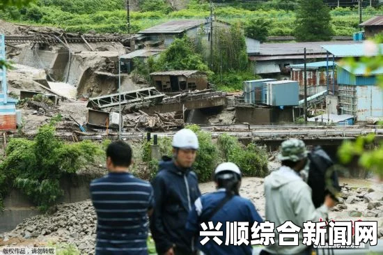 近日，日本长野县发生了一场5.7级地震，导致当地建筑摇晃，交通一度受到影响。据相关报道，此次地震还造成了部分道路和房屋的损坏，给当地居民的生活带来了一定的不便。