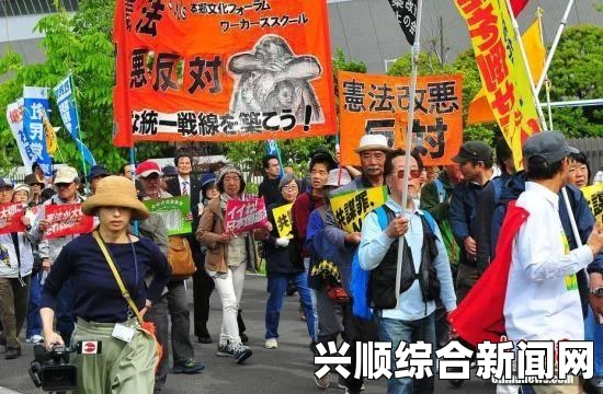 日媒报道，安倍政权粗暴立法无视异议，民众抗议至深夜