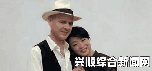 男人把QQ放进女人QQ表情包里，这种行为表达了他对她的特殊情感与关注，传递出深厚的爱意和默契。