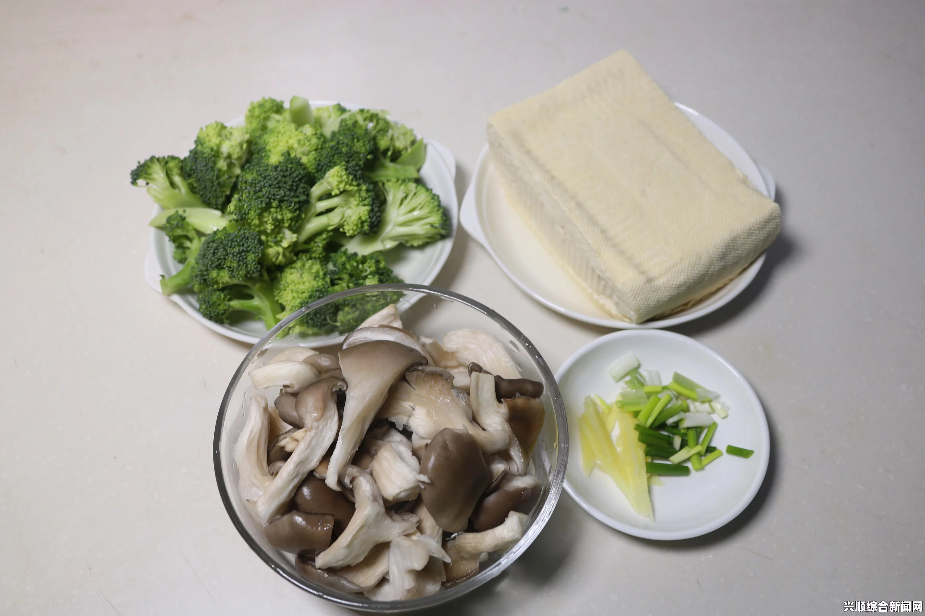 总结：三菜一汤的制作不仅要讲究食材的选择与搭配，还需要掌握一定的烹饪技巧，才能保证菜肴的营养和口感。只要掌握正确的烹饪姿势，三菜一汤的制作就能变得轻松愉快，让家庭餐桌更加丰富多彩。_演员与观看体验